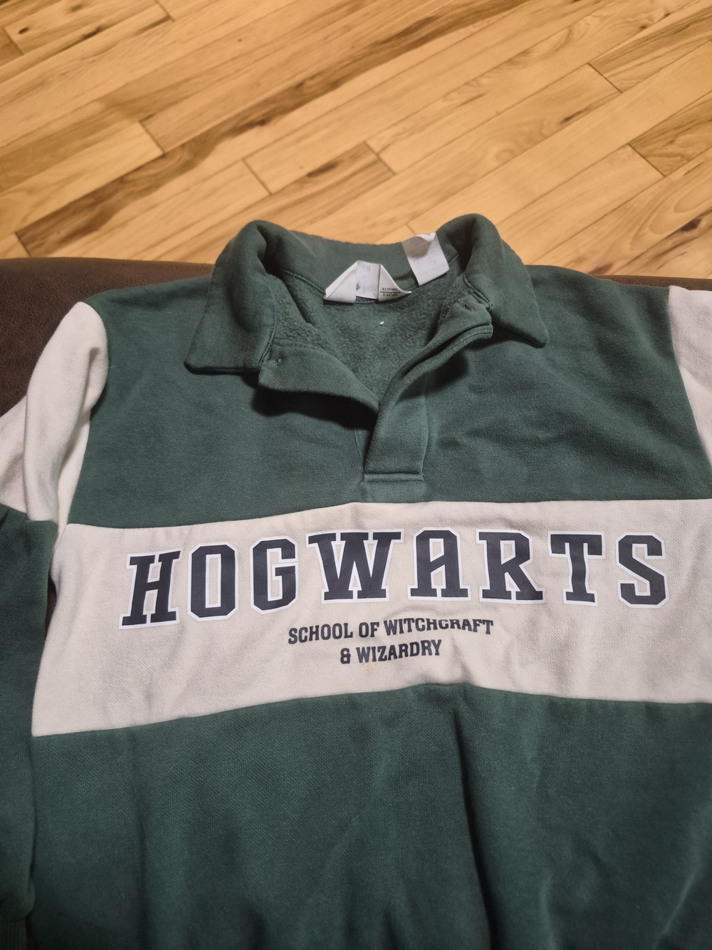 Hogwarts Green & White Kids Rugby-Style Long Sleeve Top. Size 6x-7. Collar